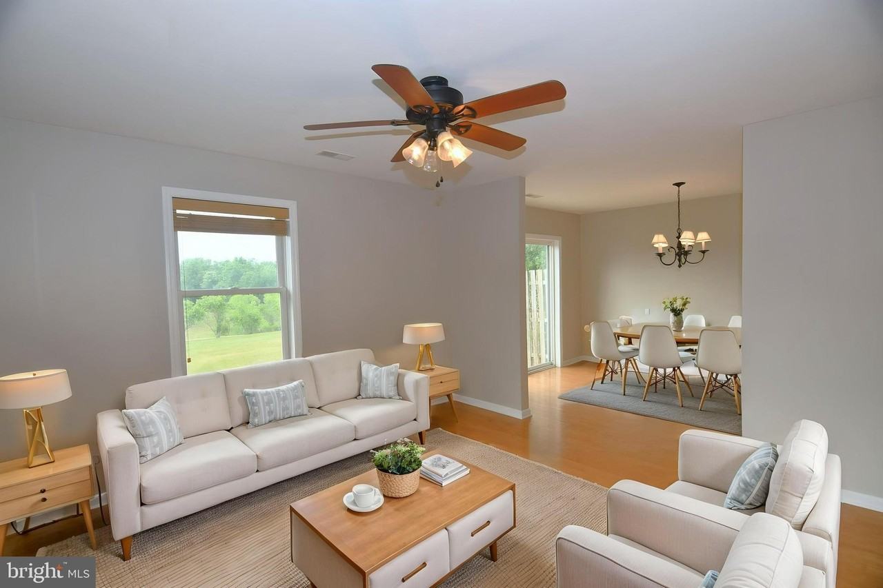 2521 Emerald Ln - Photo 3 of 15