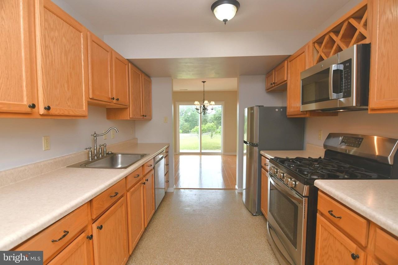 2521 Emerald Ln - Photo 4 of 15