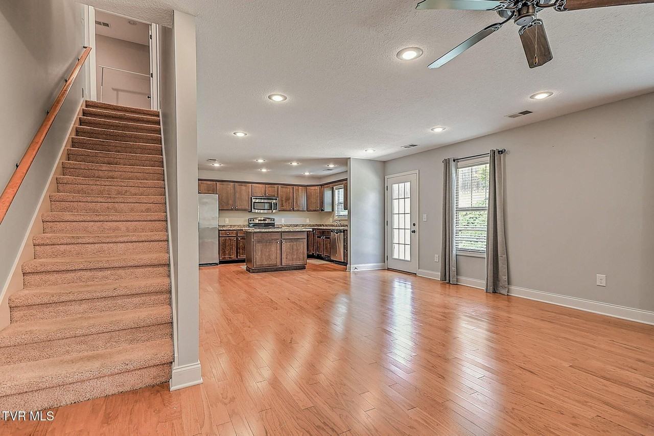1092 Aberlea Valley Cir - Photo 5 of 41