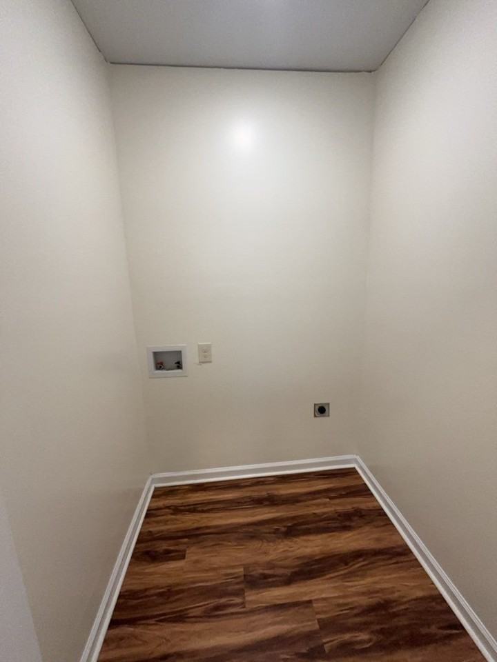 512 W Maple St - Photo 4 of 16