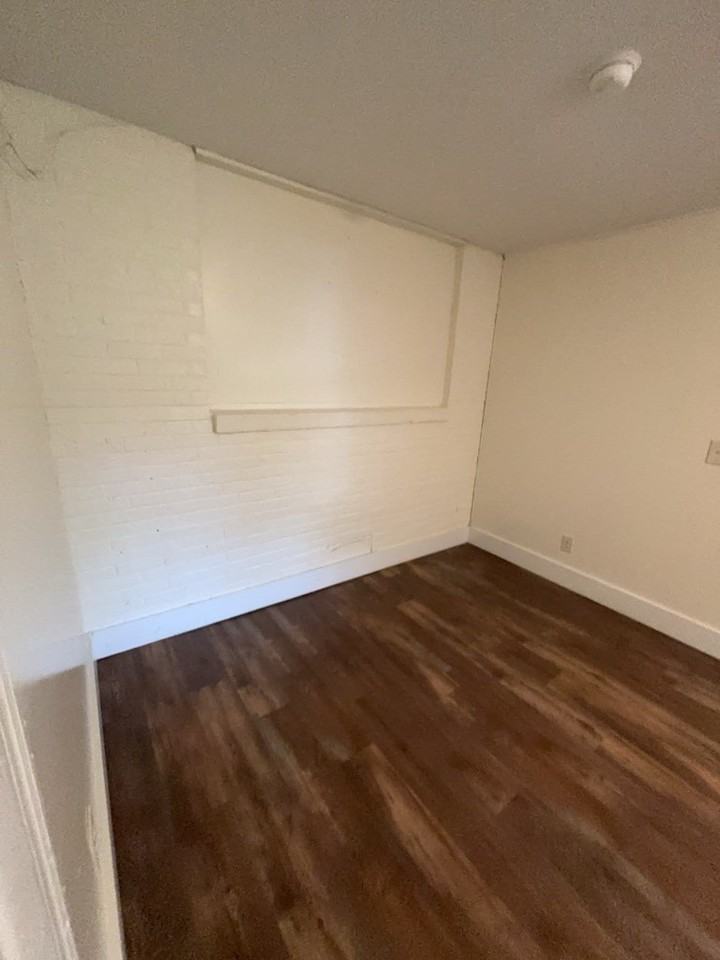 512 W Maple St - Photo 5 of 16