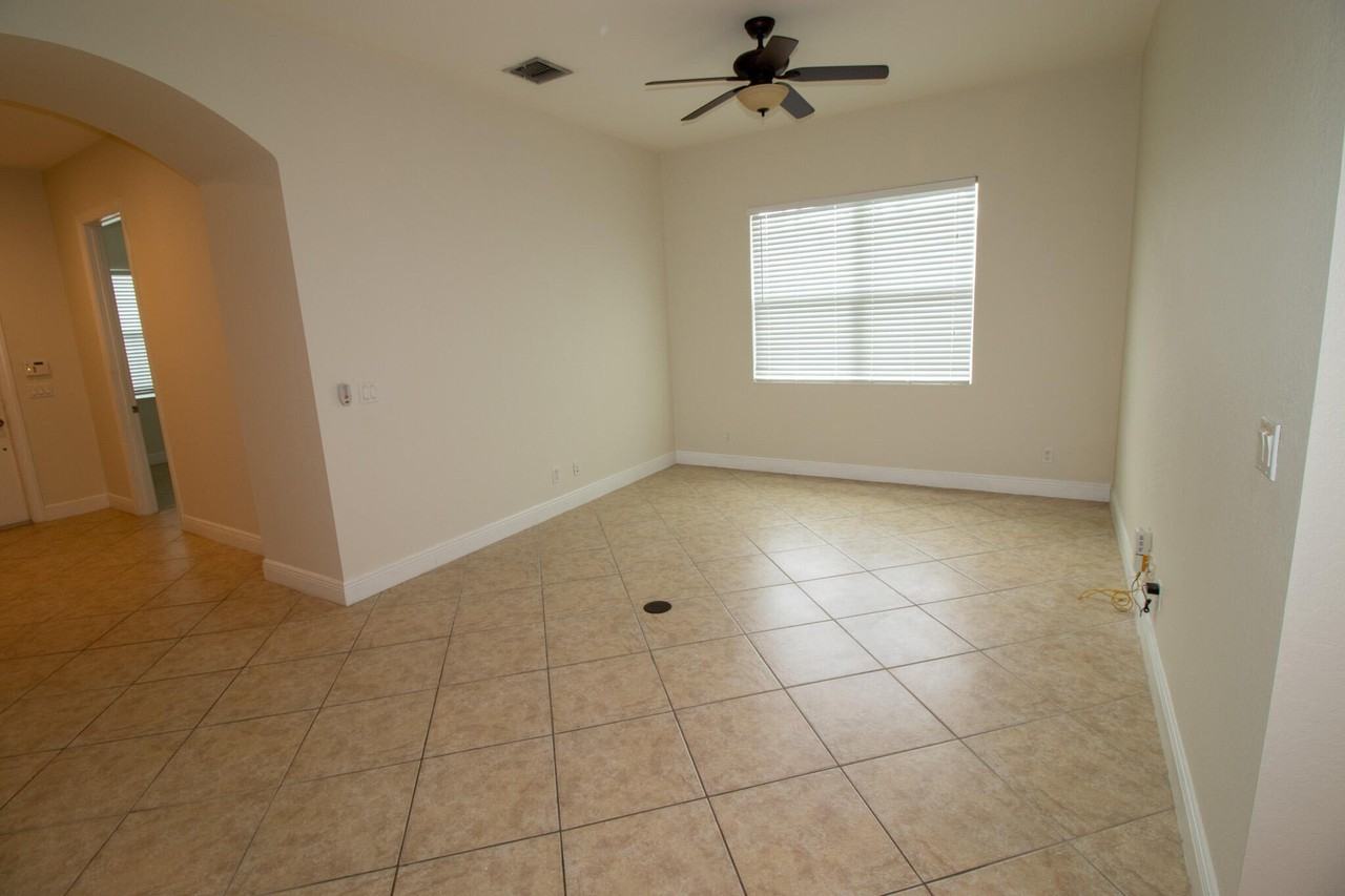 8253 Nw 118th Way - Photo 7 of 25