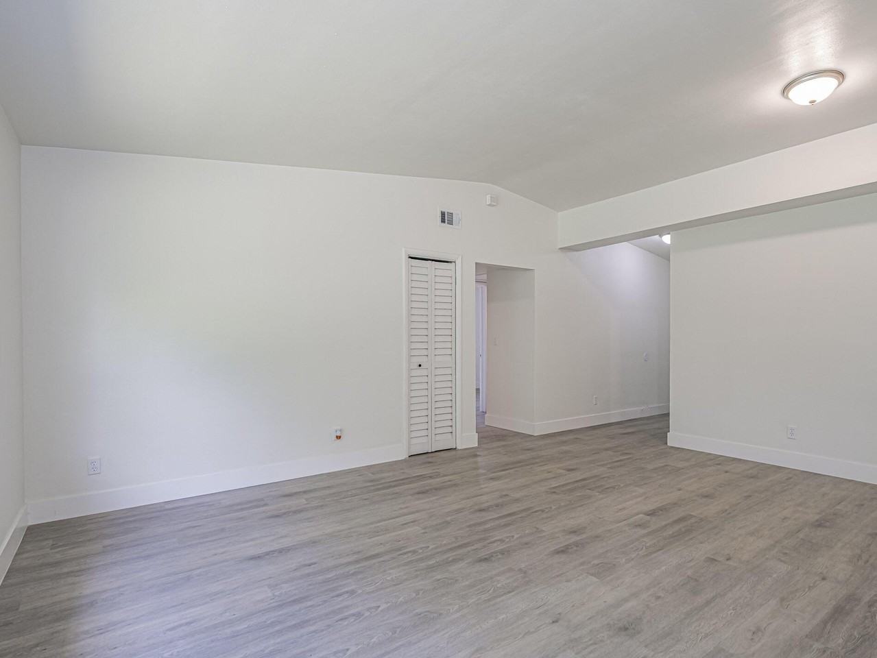 734 5th Pl Sw - Photo 4 of 21