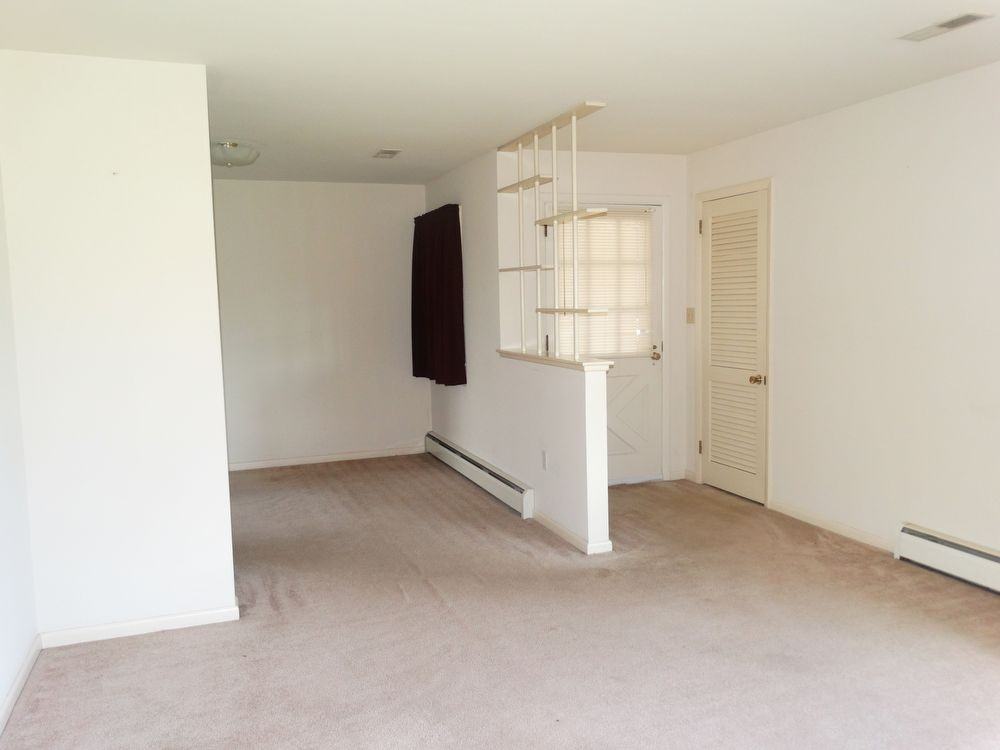 890 N State St - Photo 2 of 20