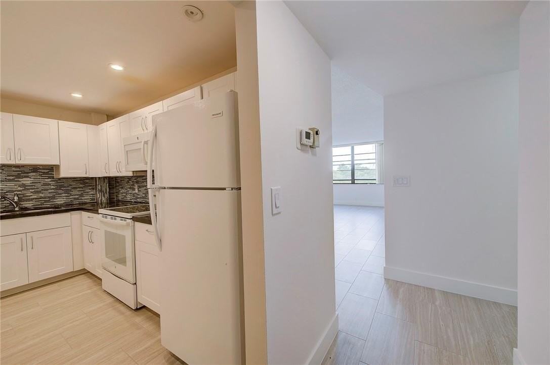 3900 N Hills Dr #405 - Photo 3 of 17