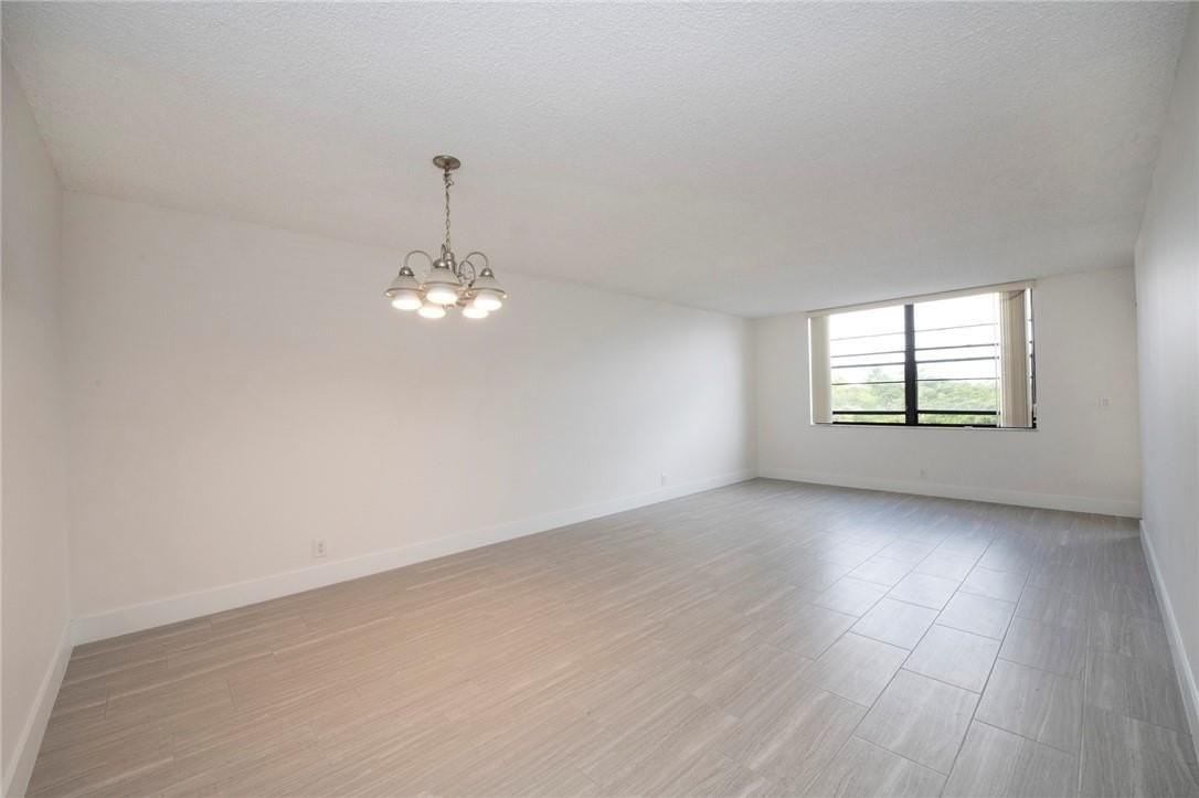 3900 N Hills Dr #405 - Photo 4 of 17