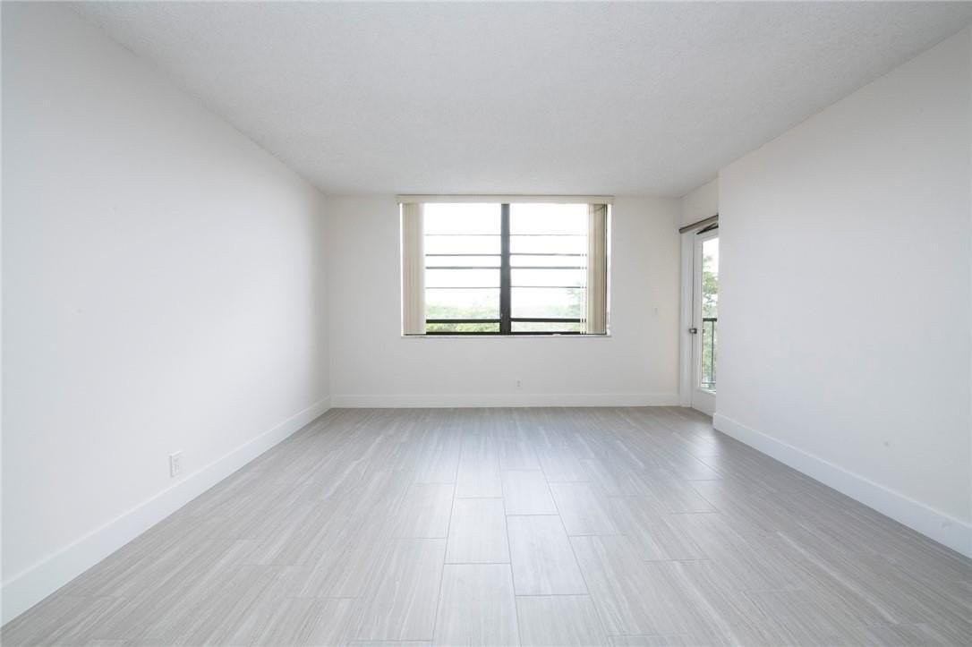 3900 N Hills Dr #405 - Photo 6 of 17