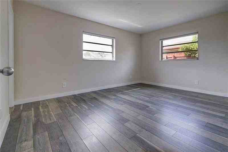 790 Ne 46th Ct #1 - Photo 3 of 6
