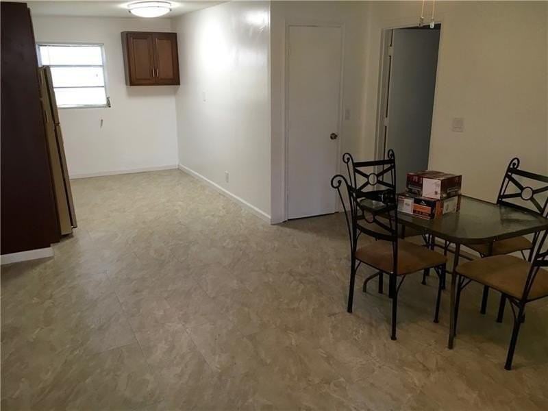 161 Nw 40th St #3 - Photo 6 of 6