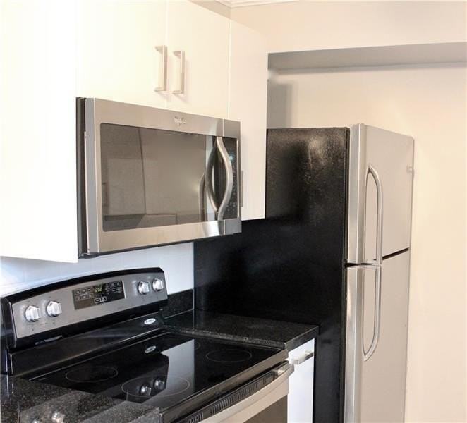621 Ne 28th St #1 - Photo 6 of 11