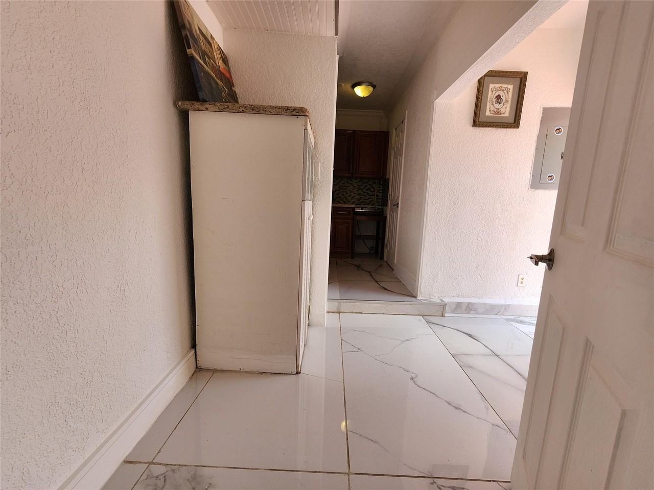 1570 Ne 159th St - Photo 4 of 18