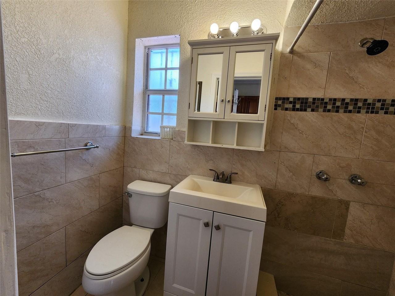 1570 Ne 159th St - Photo 6 of 18