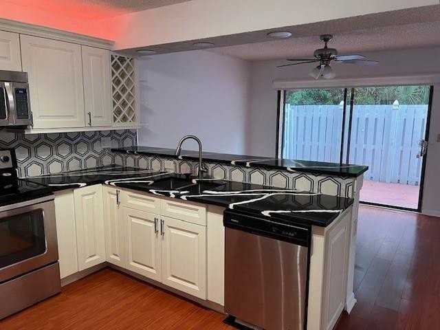 1745 Coral Ave - Photo 7 of 34