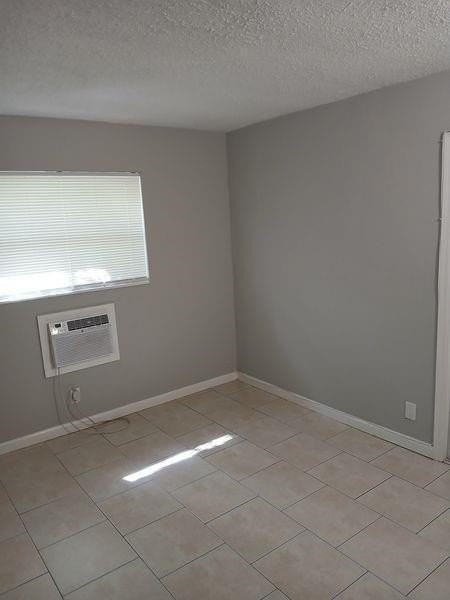 173 Nw 42nd St - Photo 3 of 3