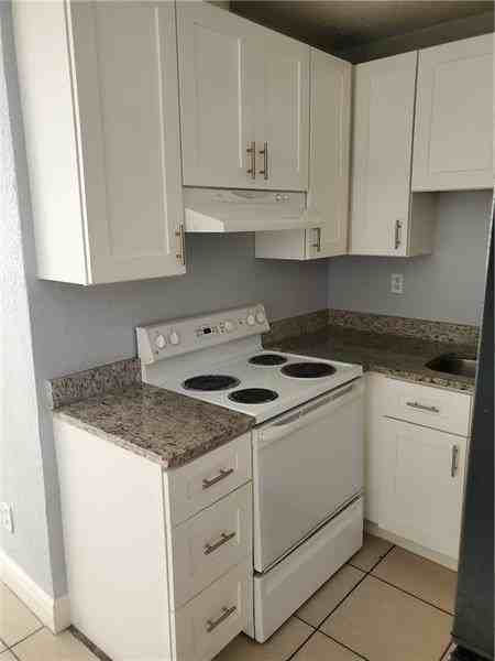 1876 Nw 52nd Ave - Photo 3 of 8