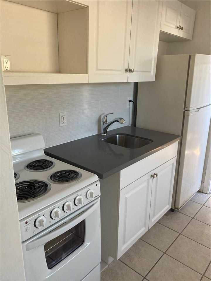 1906 Mckinley St - Photo 5 of 15
