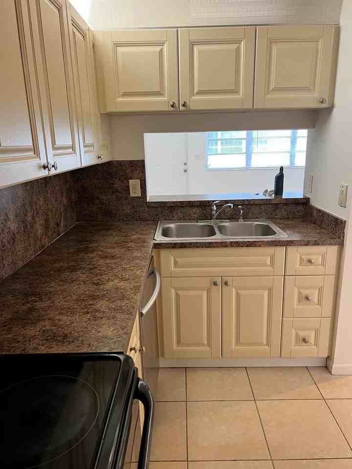 1040 Twin Lakes Dr #1040 - Photo 3 of 16