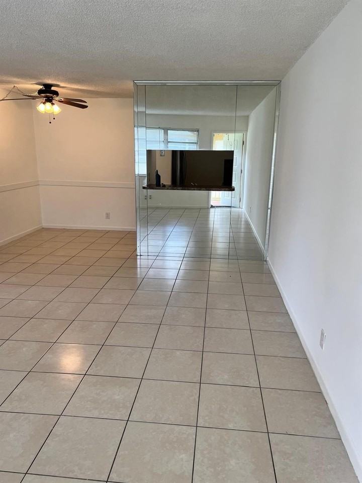1040 Twin Lakes Dr #1040 - Photo 4 of 16