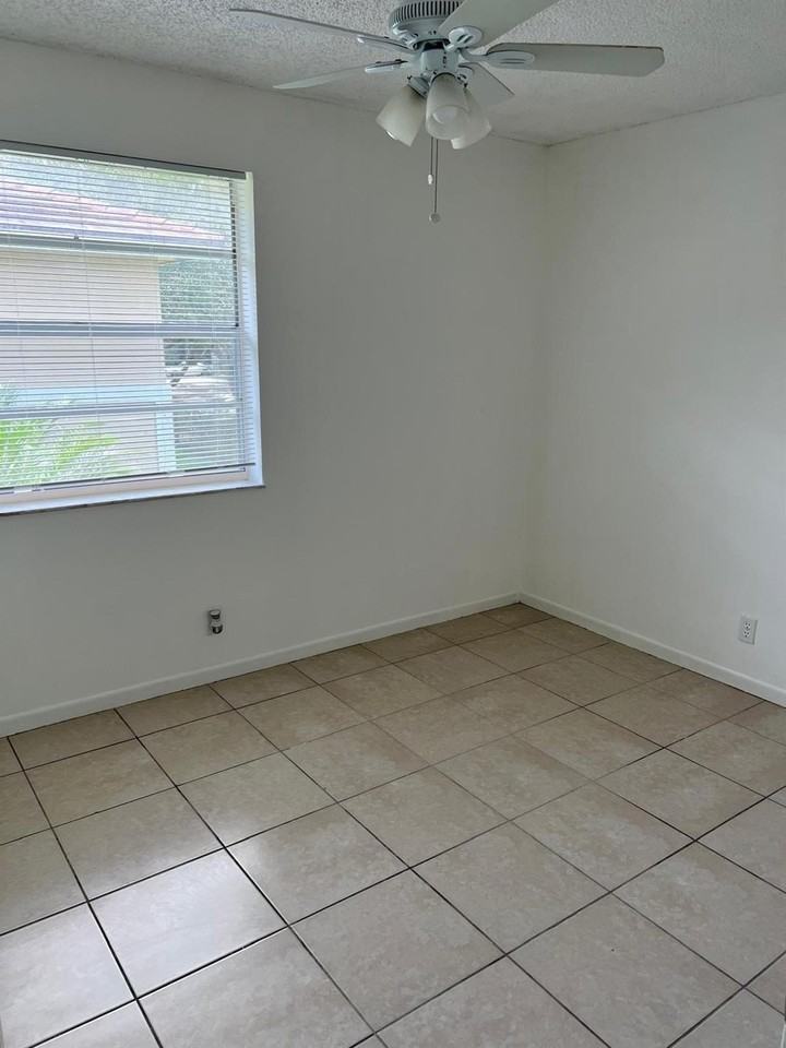 1040 Twin Lakes Dr #1040 - Photo 7 of 16