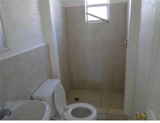 724 Truman St - Photo 4 of 4