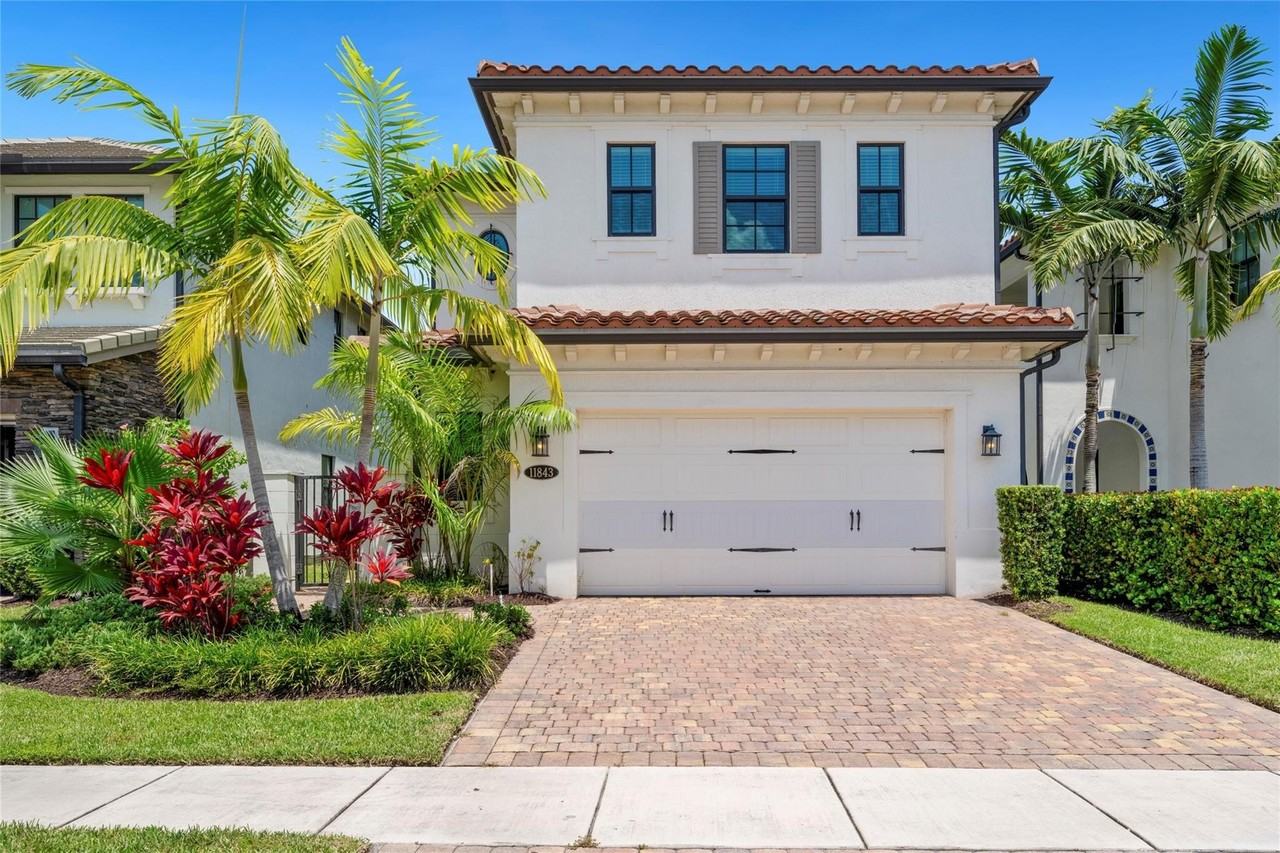 11843 Sw 13th Ct - Photo 2 of 37