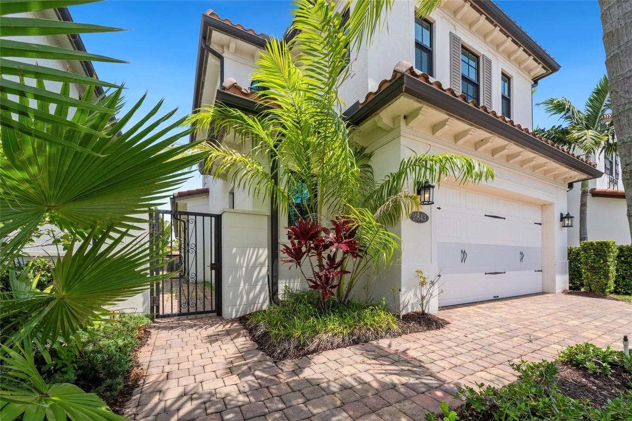 11843 Sw 13th Ct - Photo 3 of 37