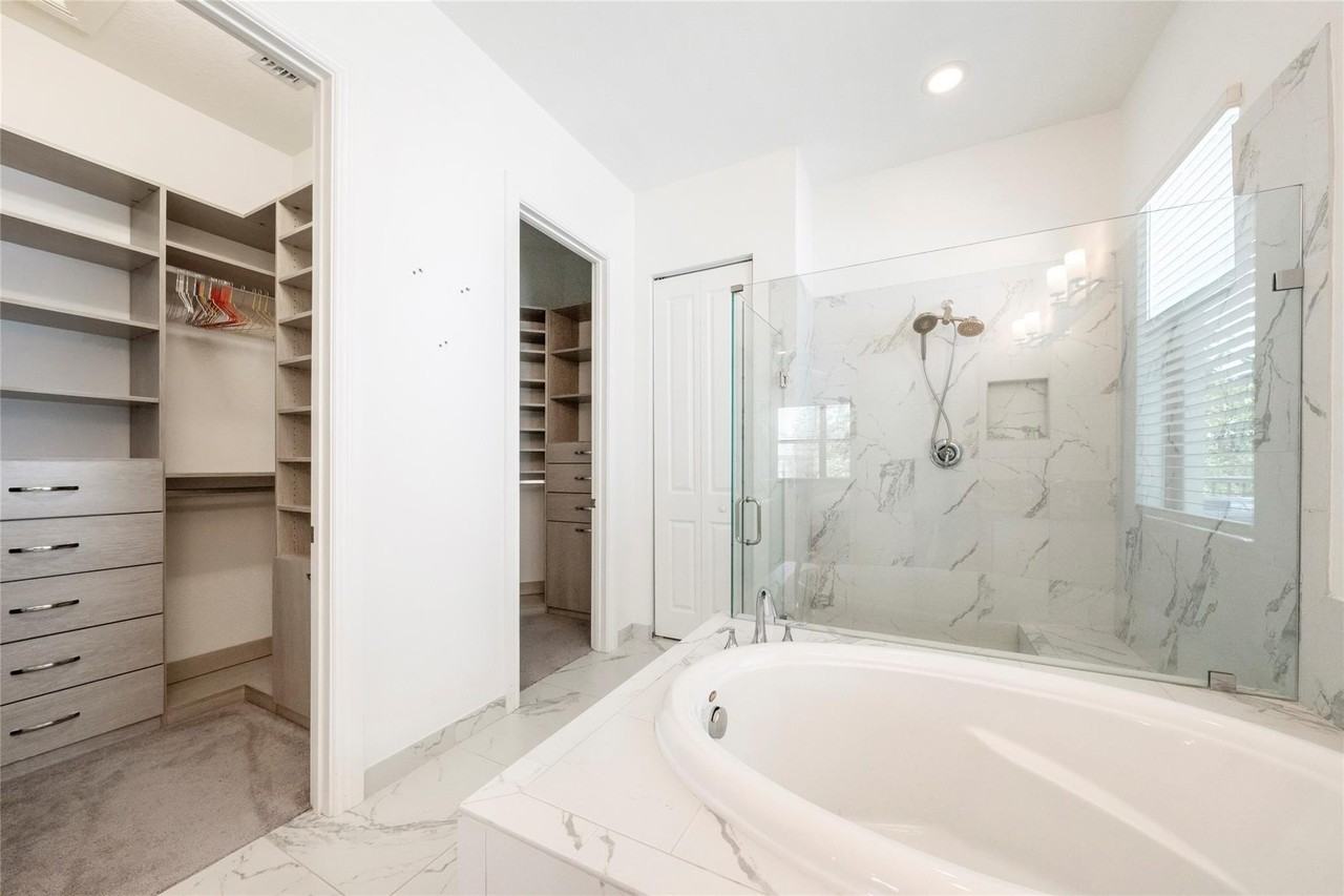 11843 Sw 13th Ct - Photo 5 of 37