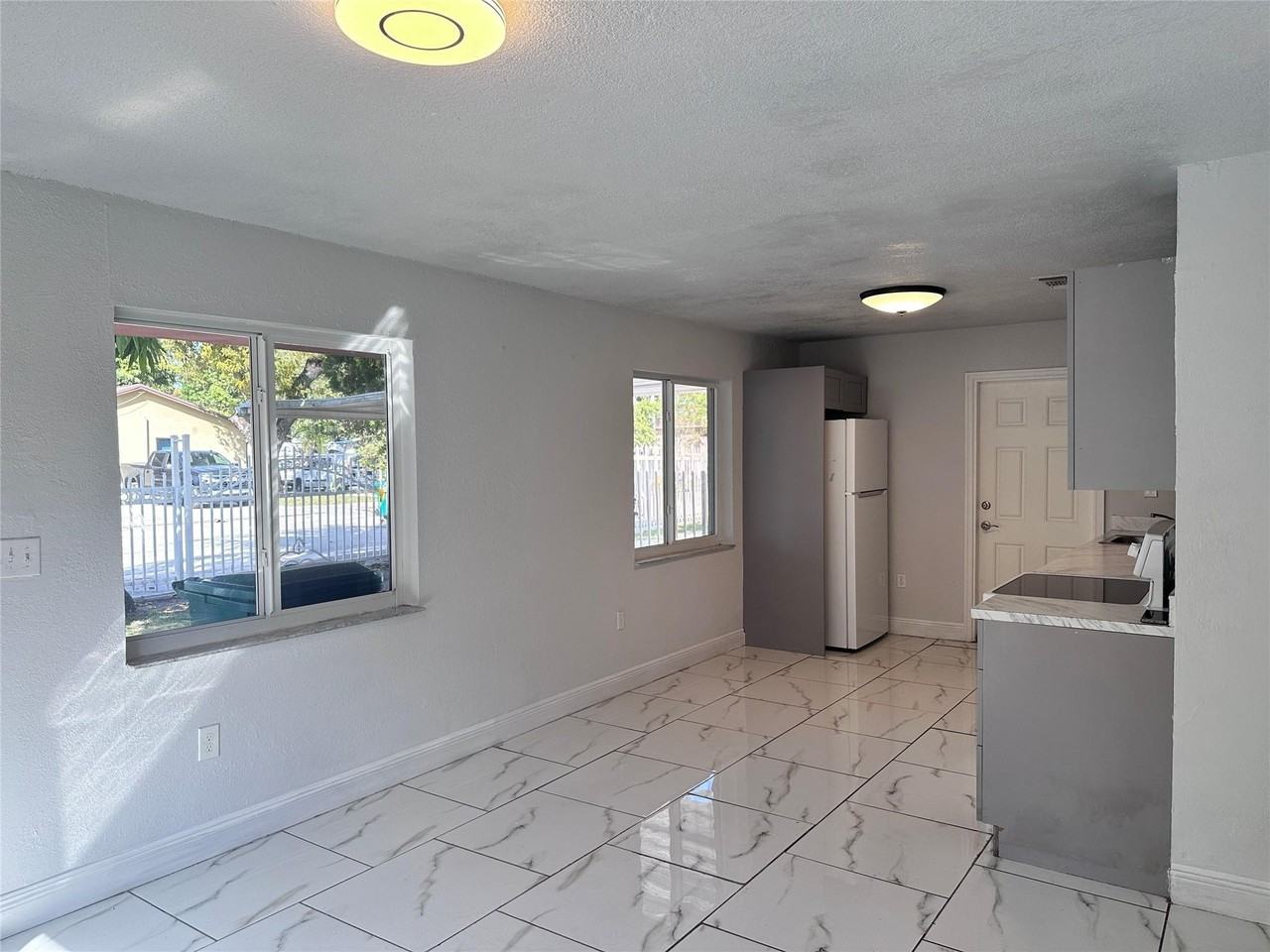 410 Nw 33rd St - Photo 3 of 9