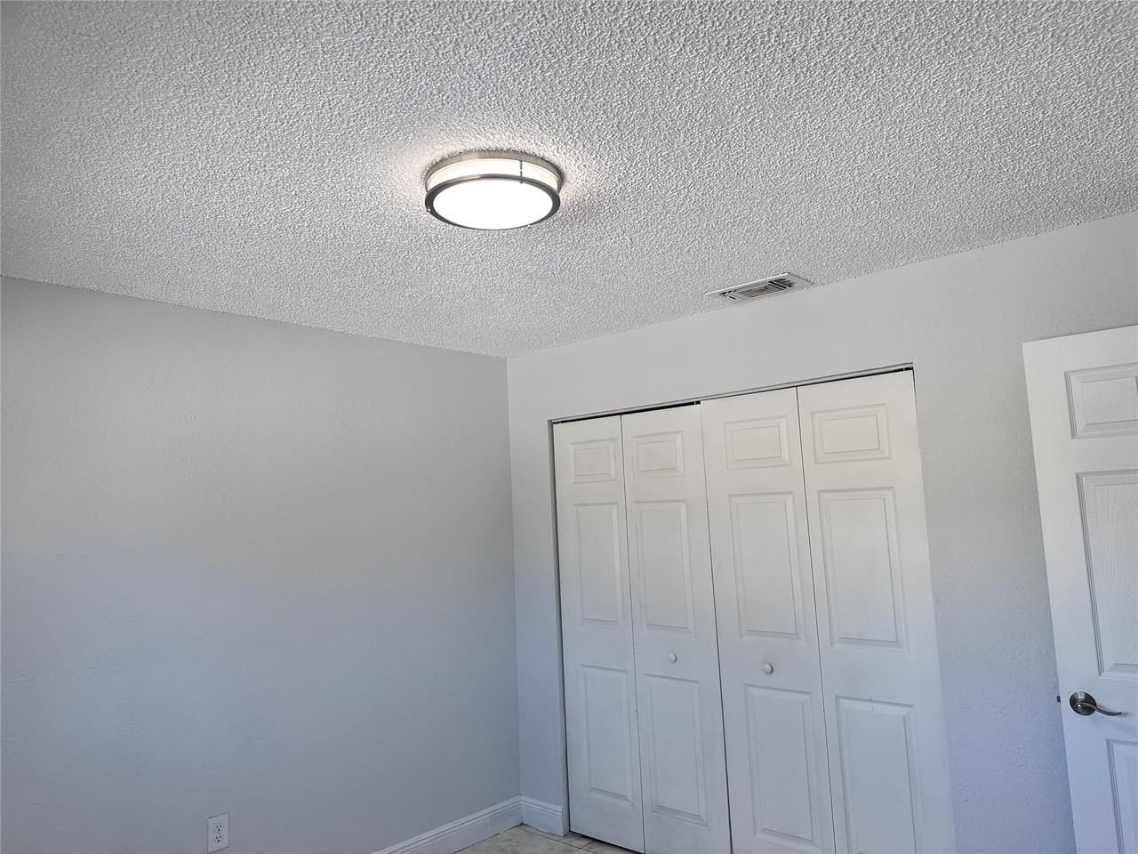 410 Nw 33rd St - Photo 7 of 9