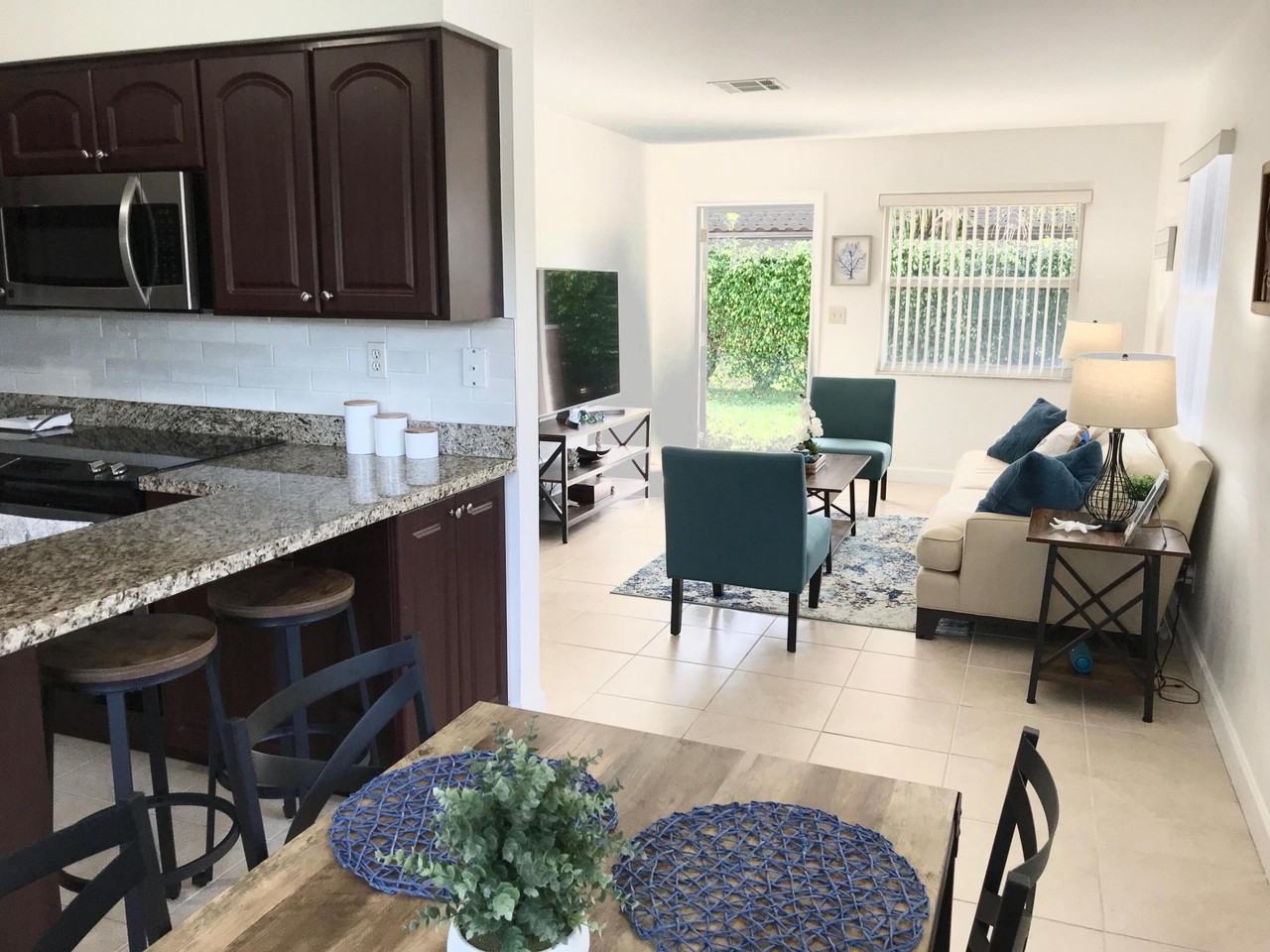 685 Glouchester St #S - Photo 2 of 8