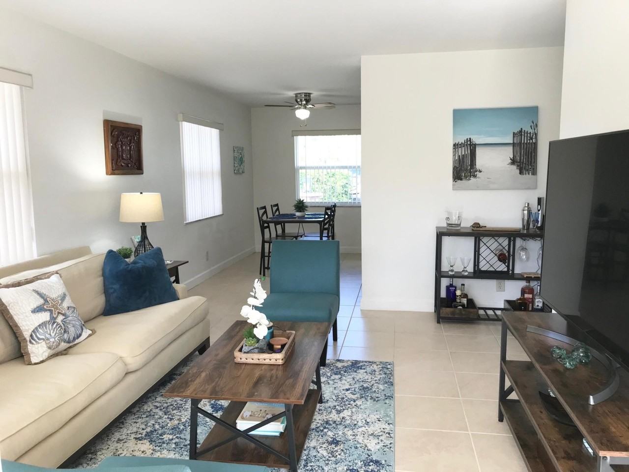 685 Glouchester St #S - Photo 3 of 8