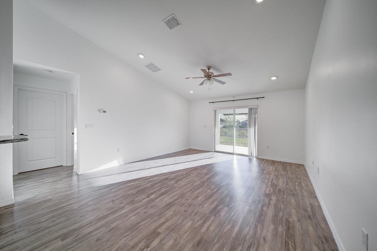 4631 Sw Athena Dr - Photo 7 of 22