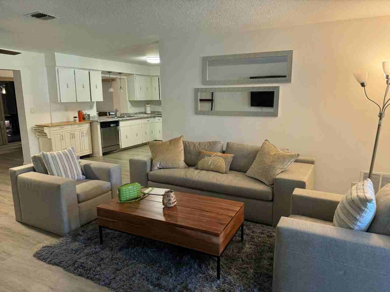 4600 Ne 4th Ave - Photo 4 of 36