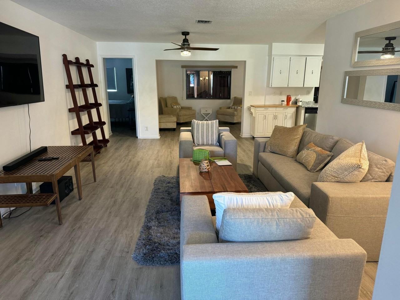 4600 Ne 4th Ave - Photo 5 of 36