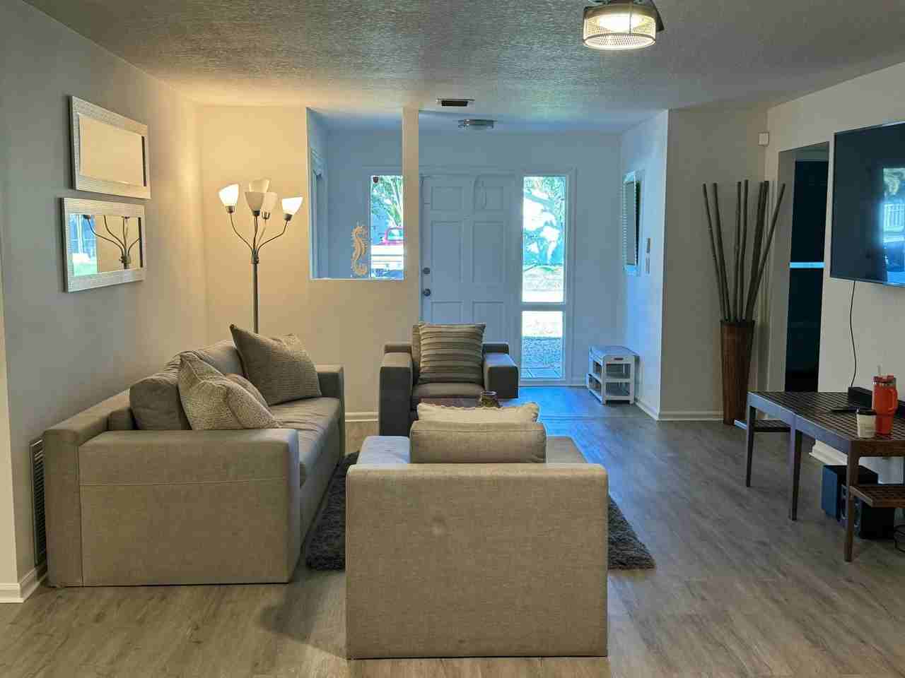 4600 Ne 4th Ave - Photo 6 of 36