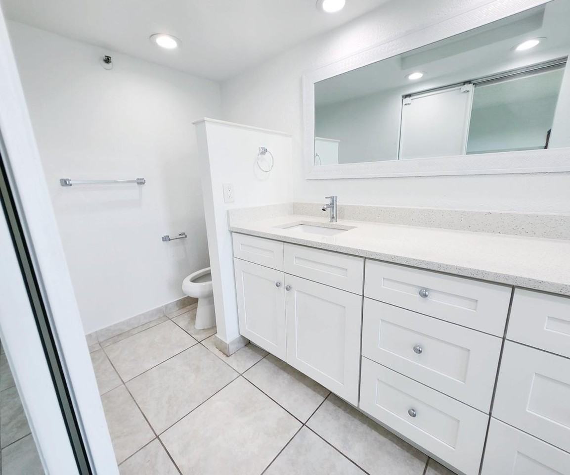 9235 SW 8th 402 Street #402 - Photo 6 of 37