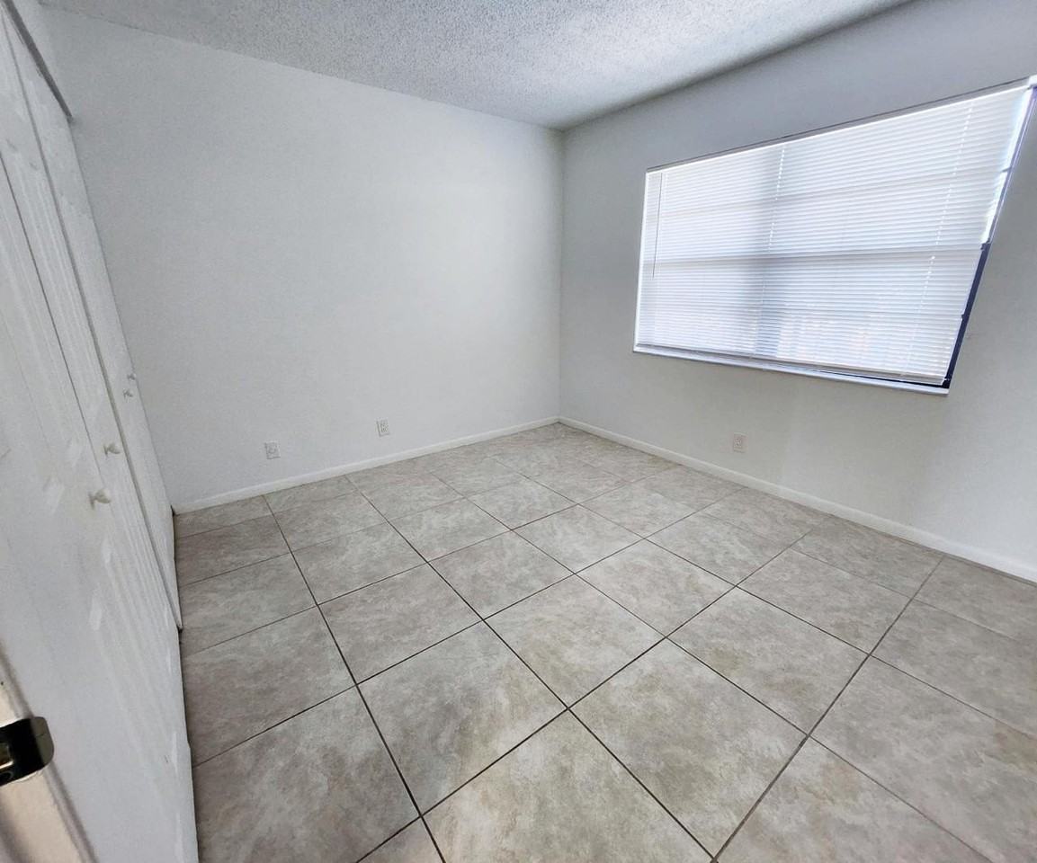 9235 SW 8th 402 Street #402 - Photo 7 of 37