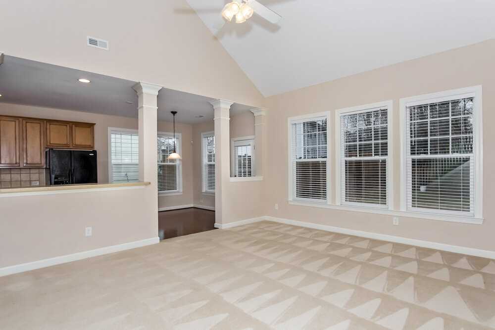 8907 Arbor Creek Dr - Photo 2 of 16