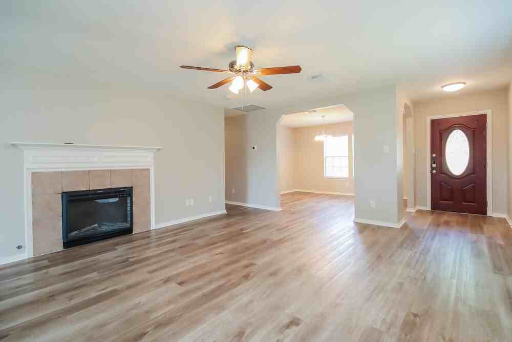3121 Centennial Village Dr - Photo 4 of 16