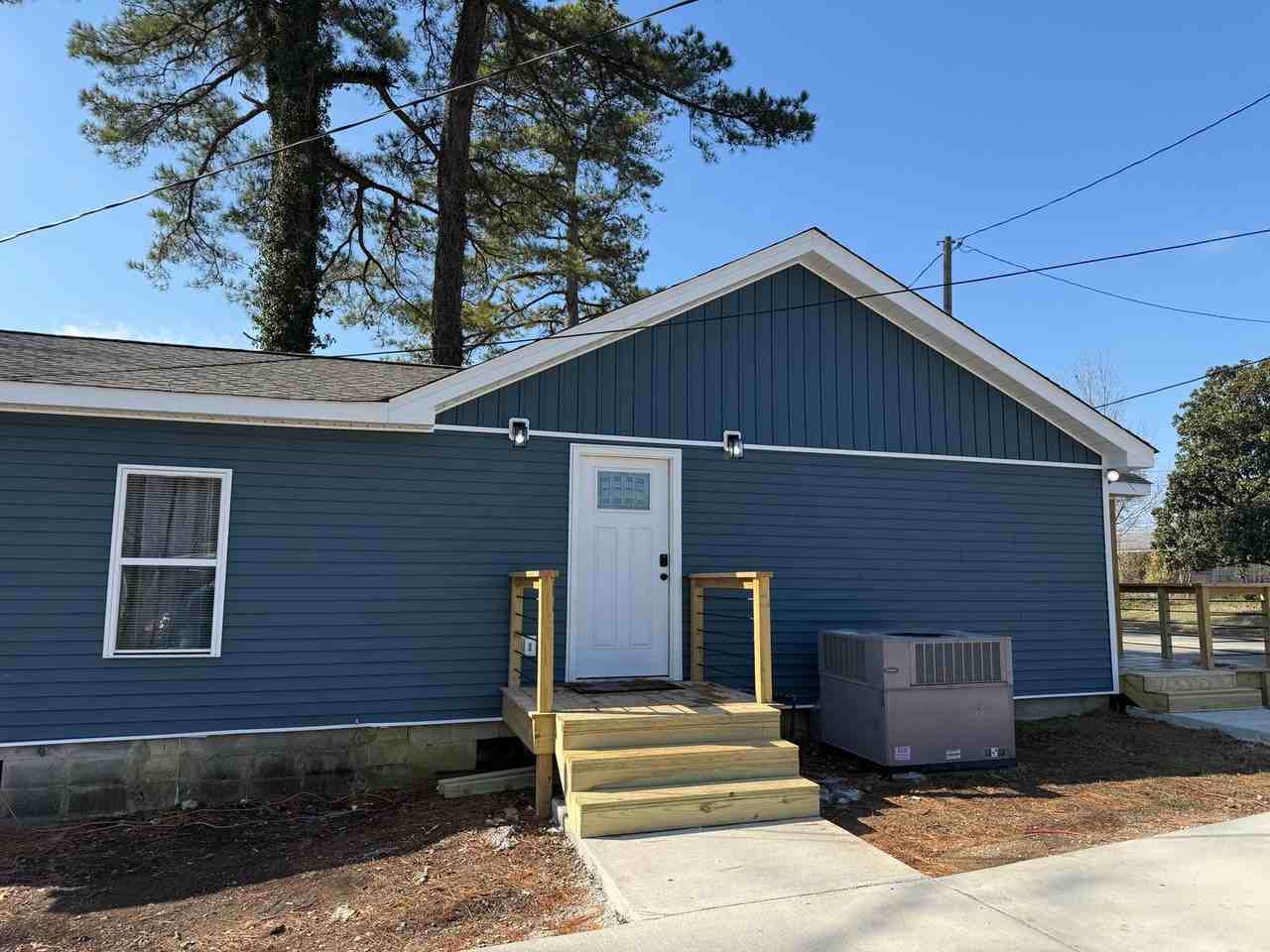 2108 Veterans Dr - Photo 2 of 36