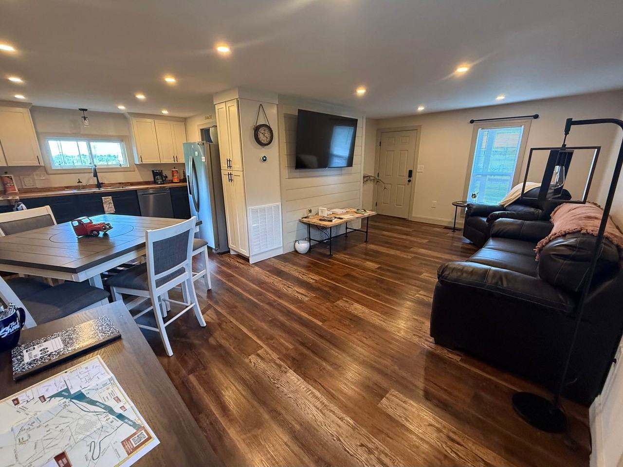 2108 Veterans Dr - Photo 5 of 36