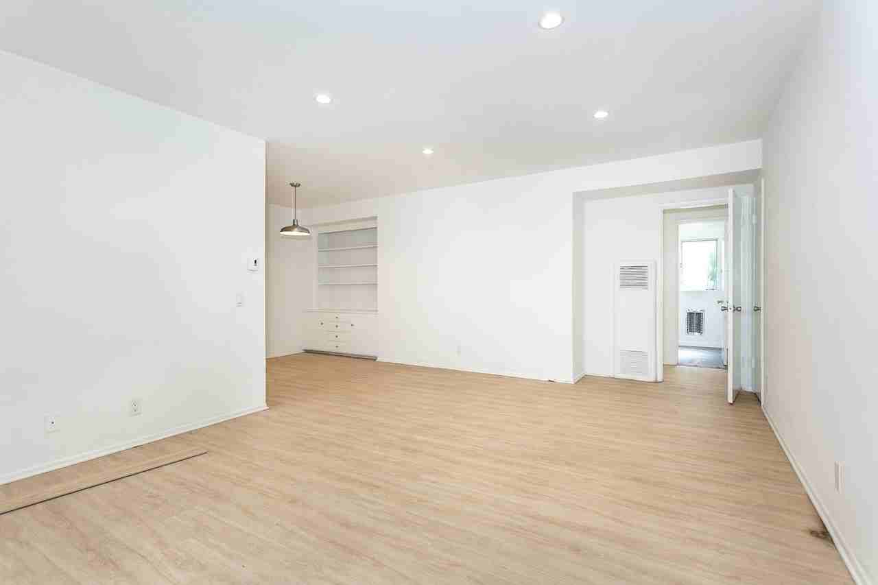1041 S Wooster St - Photo 4 of 19
