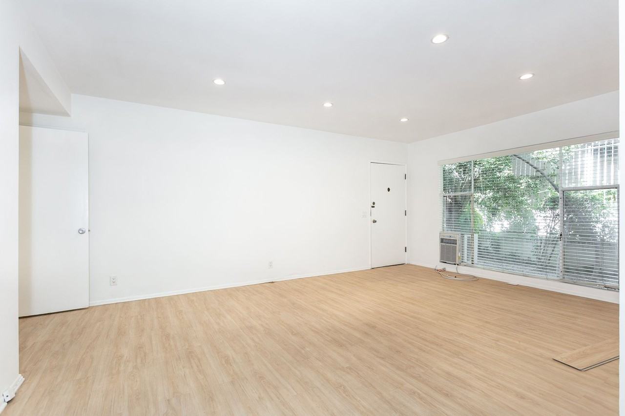 1041 S Wooster St - Photo 6 of 19