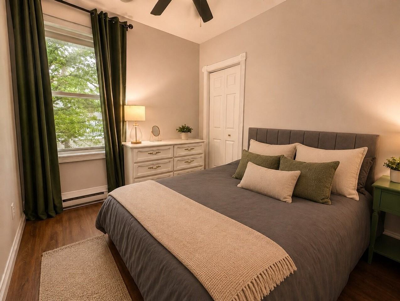 4520 Rue De Bullion #1568705P - Photo 4 of 24