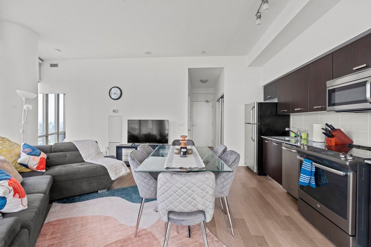 832 Bay Street - Photo 3 of 19