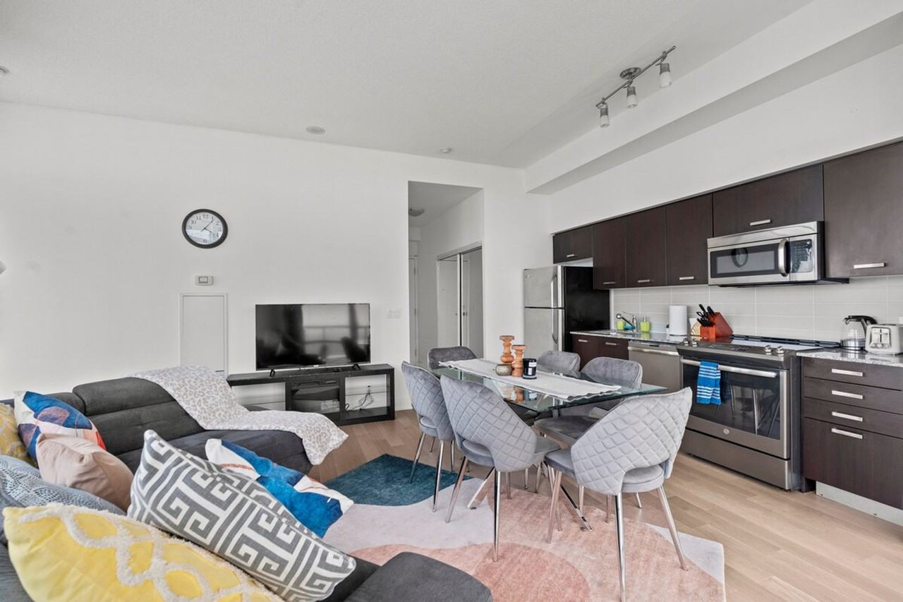 832 Bay Street - Photo 4 of 19