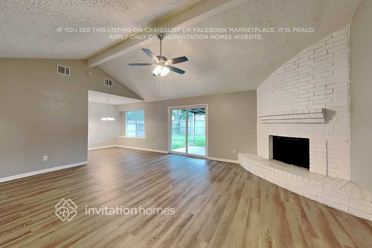 22831 Capitol Landing Ln - Photo 3 of 19