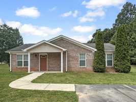 featured image of 1963 Hilldale Dr