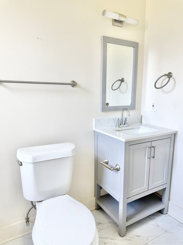 1014 S 18th St #2 - Photo 3 of 10