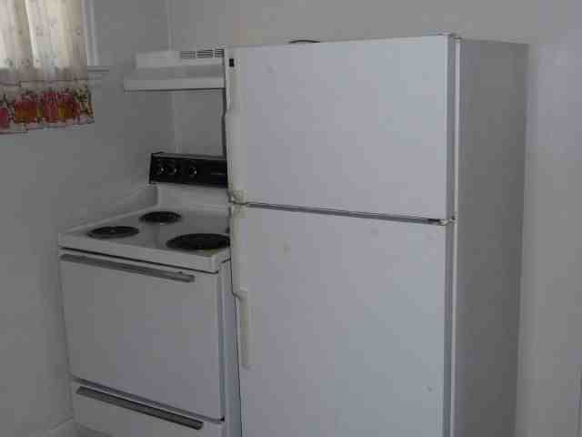 711 1/2 Howard Ave #2 - Photo 4 of 7